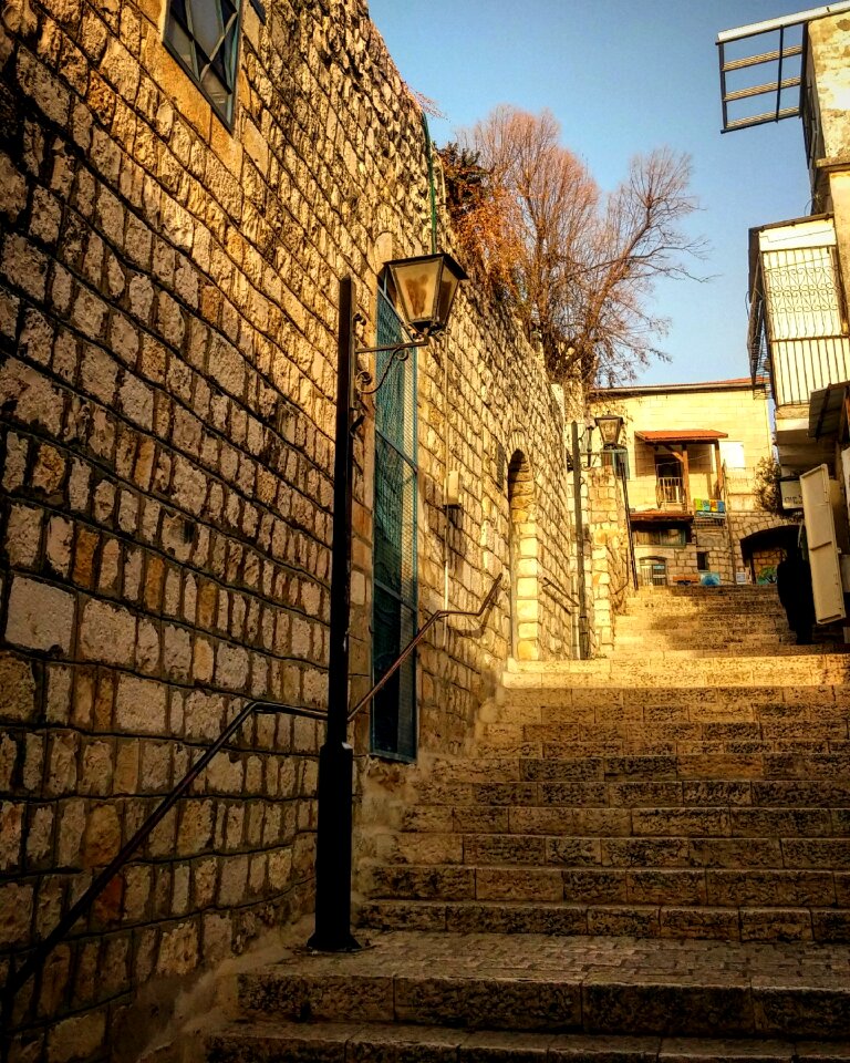 Travel wall stone