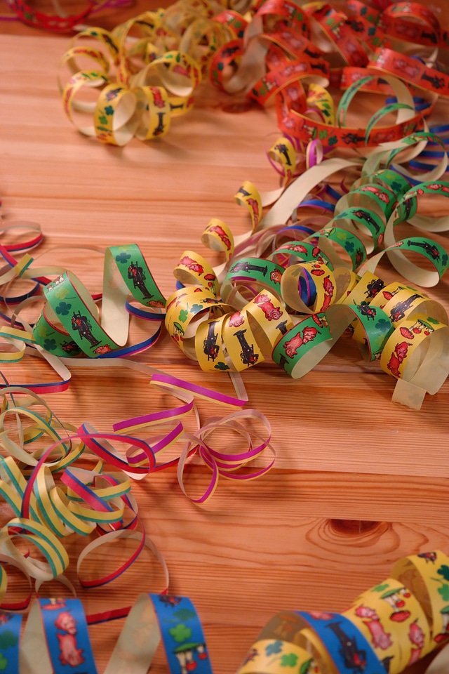 Paper snakes ringed carnival