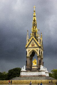 Dorato gold statue