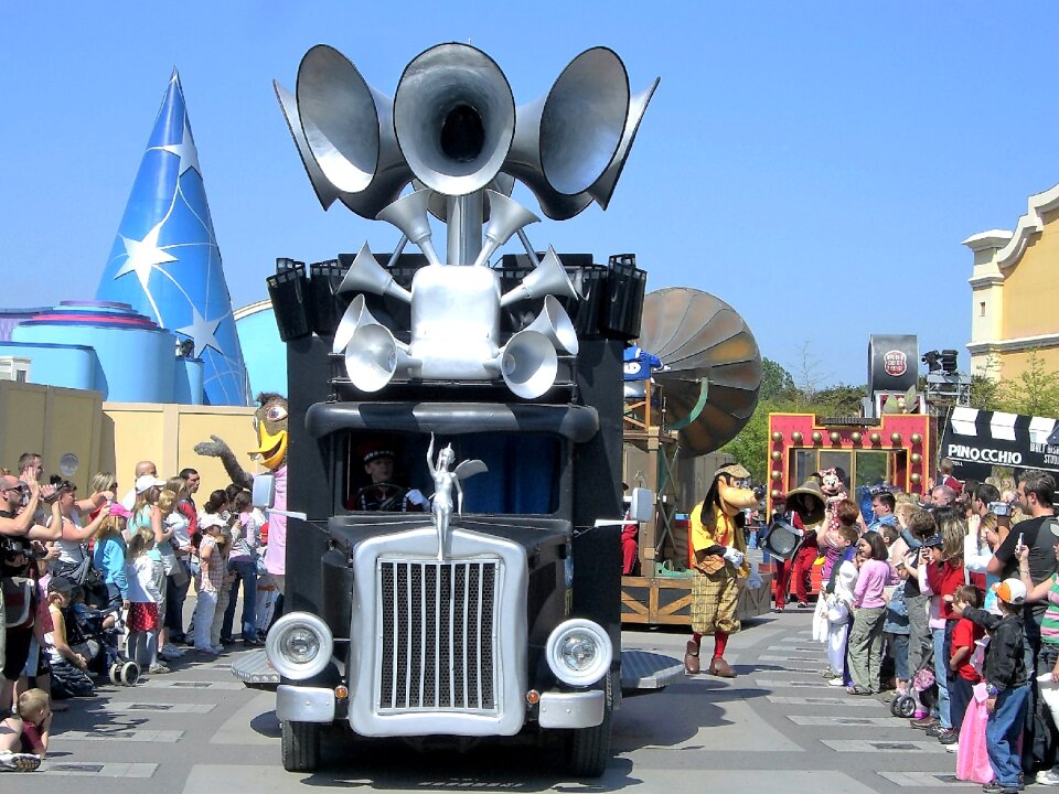 Sound truck megaphone noise