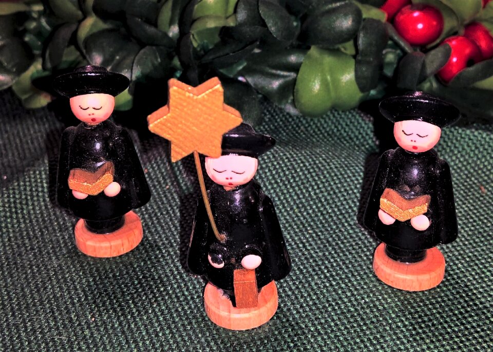 Wood carving hand labor small church singer