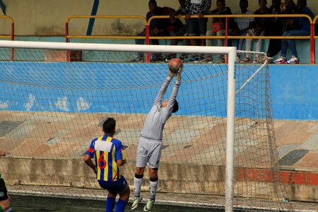 Fly football goalkeepers