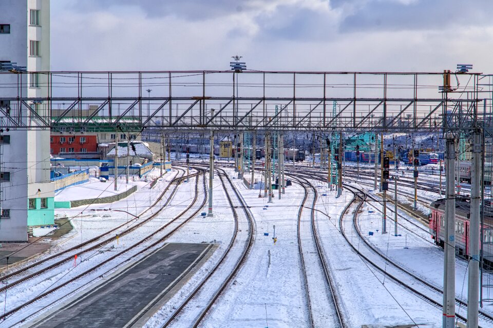 Rail rails the way