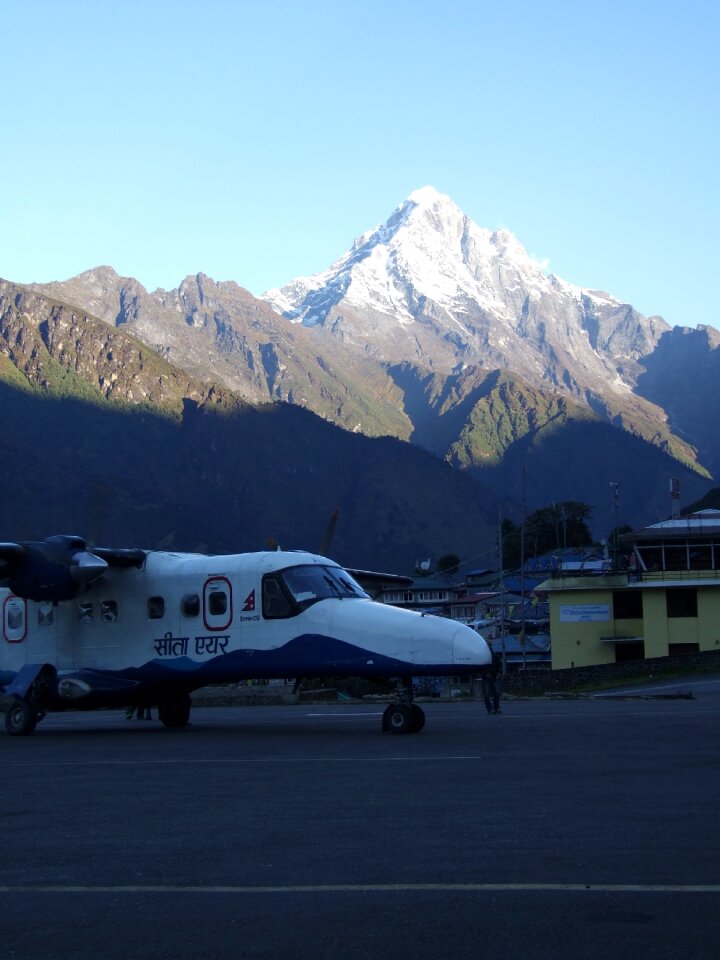 Plane hymalaya trekking