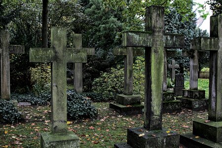 Graves cross mourning