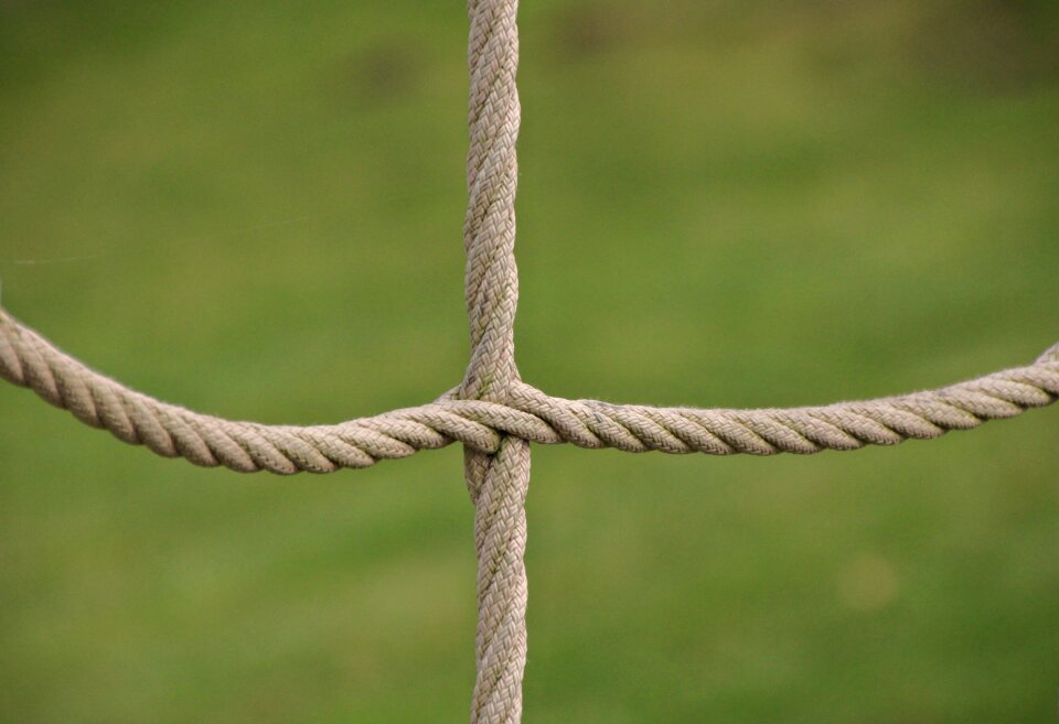 Knitting knotted twisted ropes