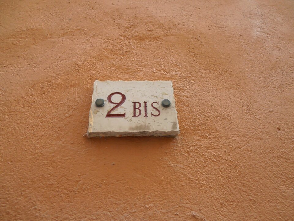 2b board wall