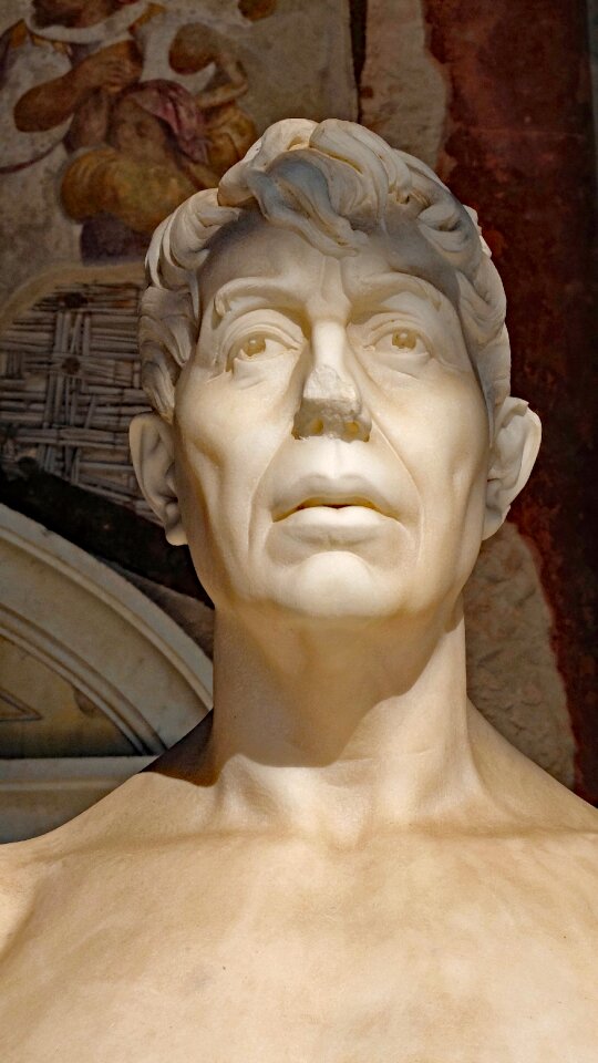 Tourism statue male