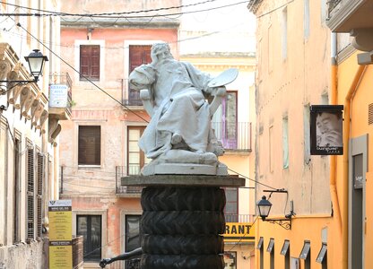 Salvador history statue