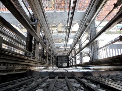 Cables elevator shaft technique