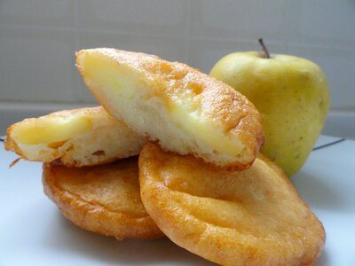 Dessert donuts apples