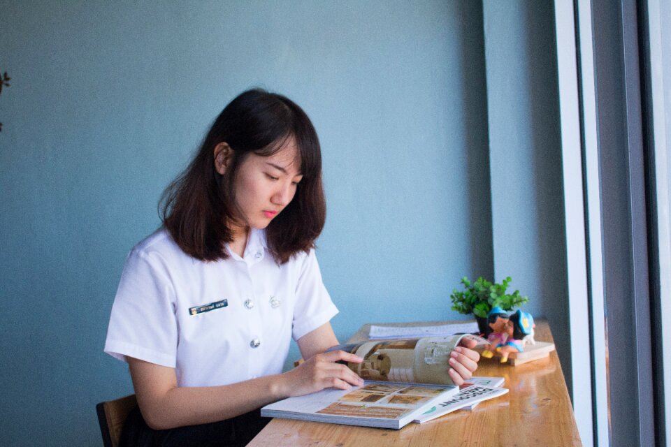Read asian student