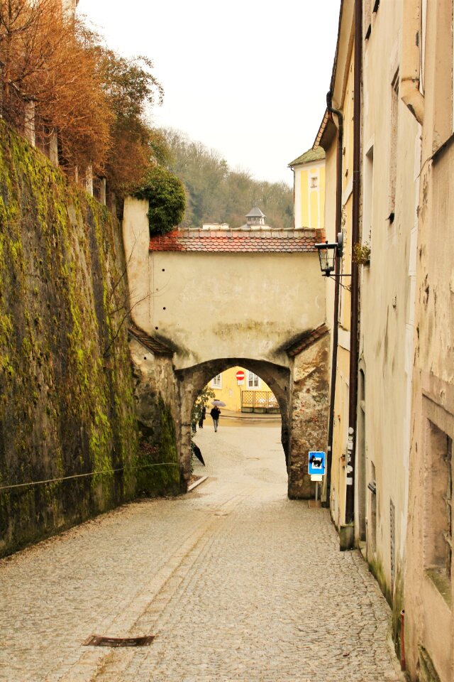 Road narrow lonely