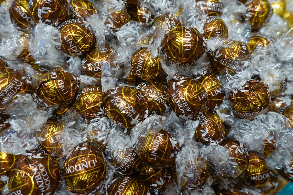 Balls wrapped bonbon