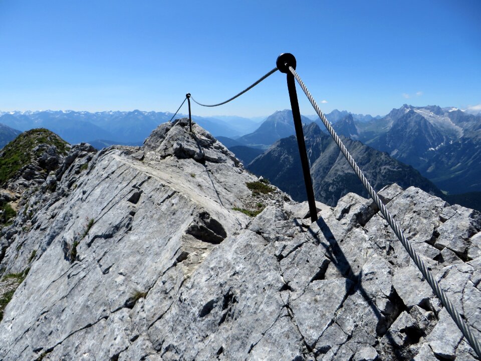 Landscape ridge climber