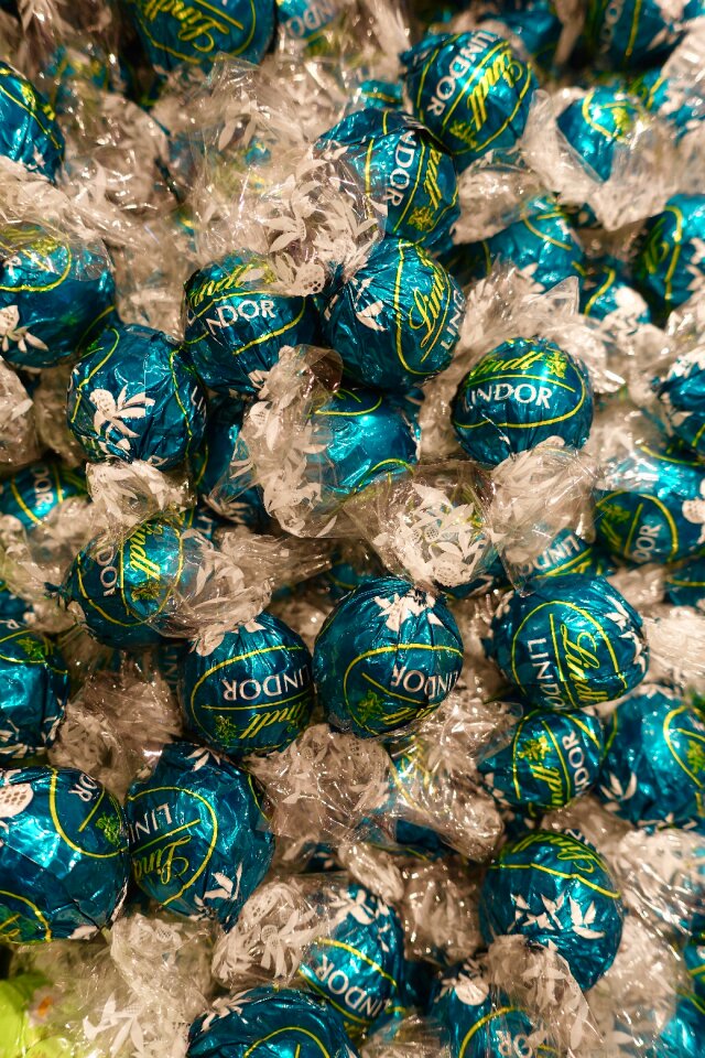 Balls wrapped bonbon