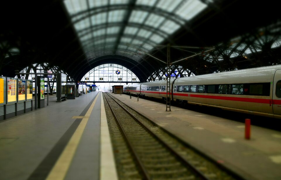 Gleise railway tracks station roof photo