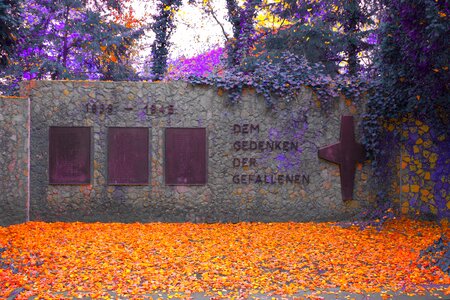 Mourning war memorial world war