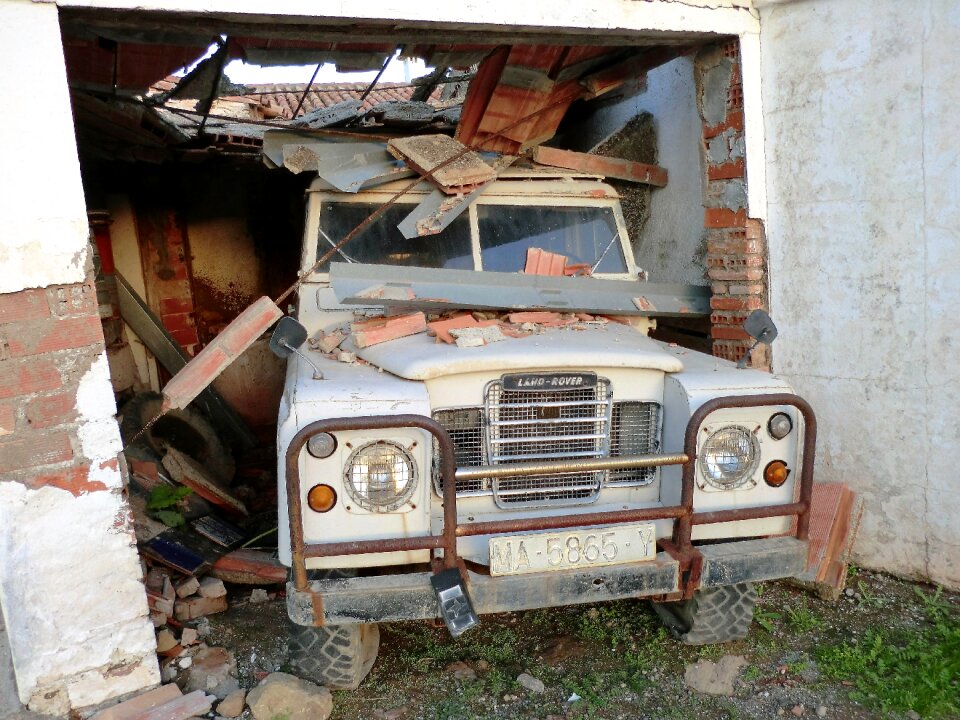 Car breakdown standing still garage