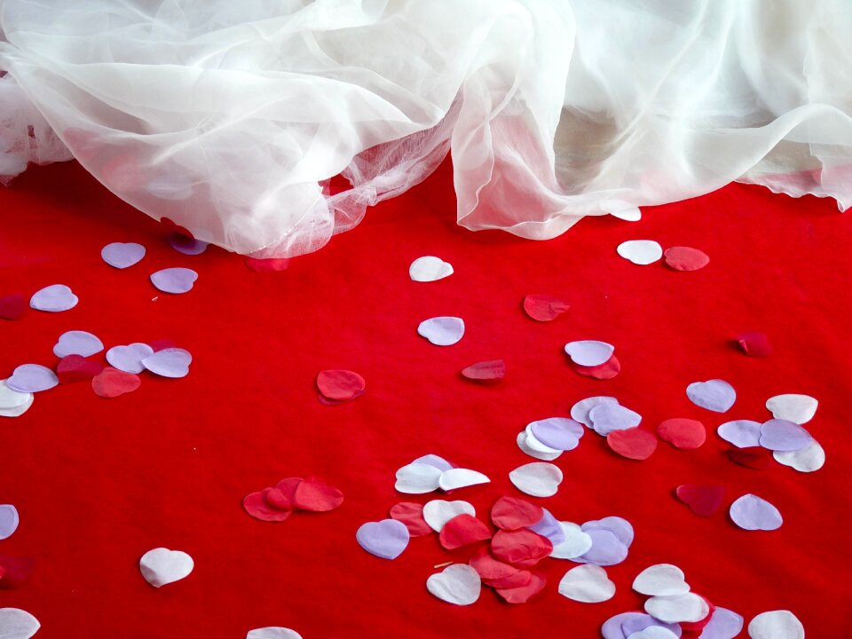 Confetti red white