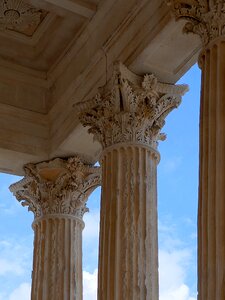 Maison caree nimes roman
