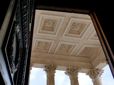 Ceiling door maison caree