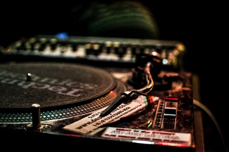 Music turntable player