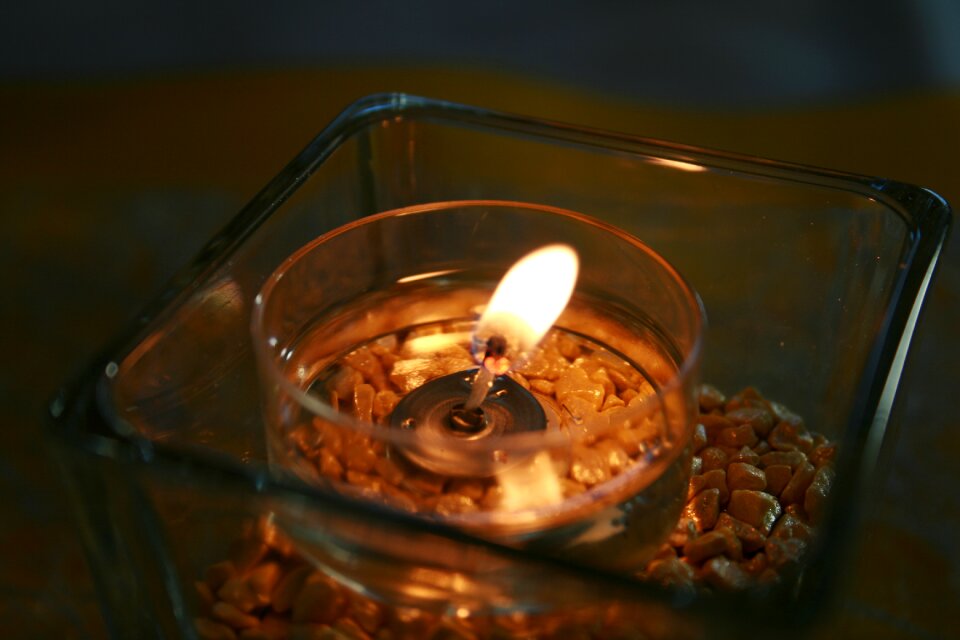 Light candlelight before christmas