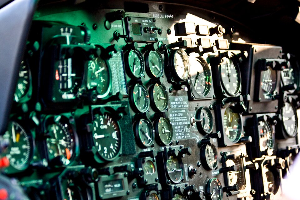 Instruments flying control