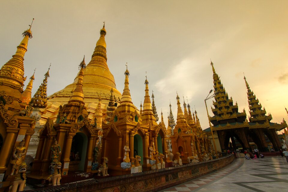 Shwedagon pagoda shwedagon yangon-myanmar