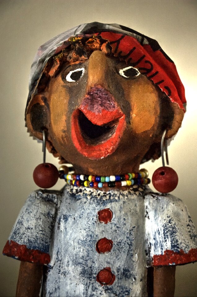 Woman african statuette