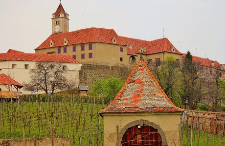 Chivalrous masonry building
