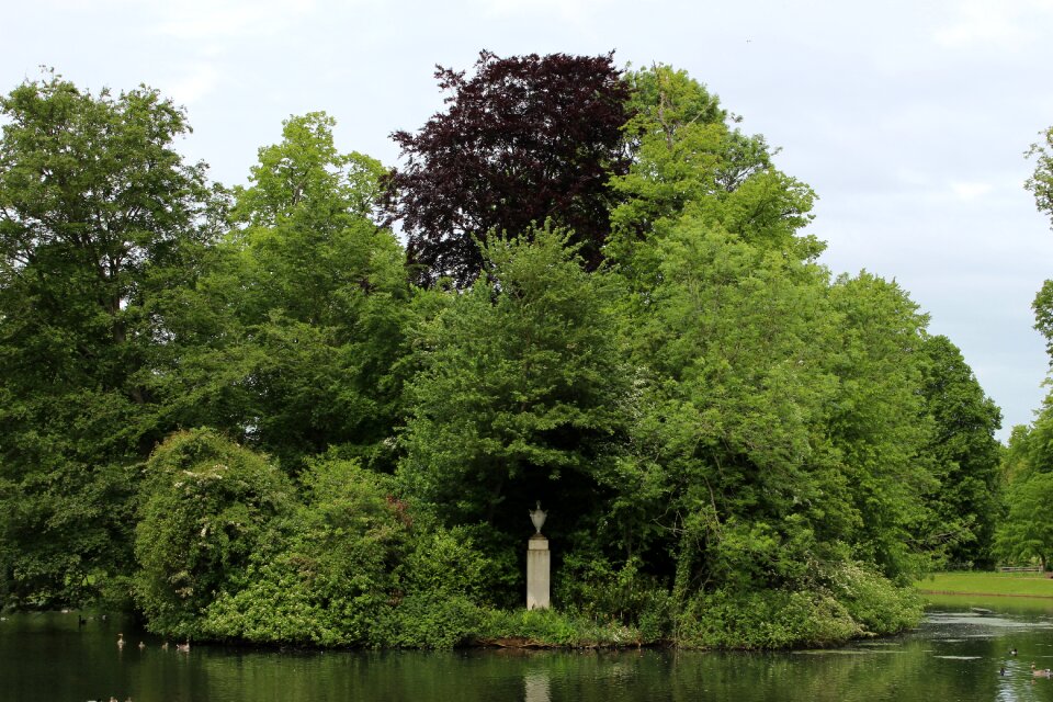 Island diana's grave althorp