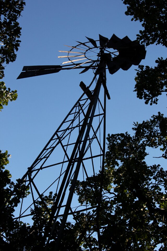 Silhouette steel construction