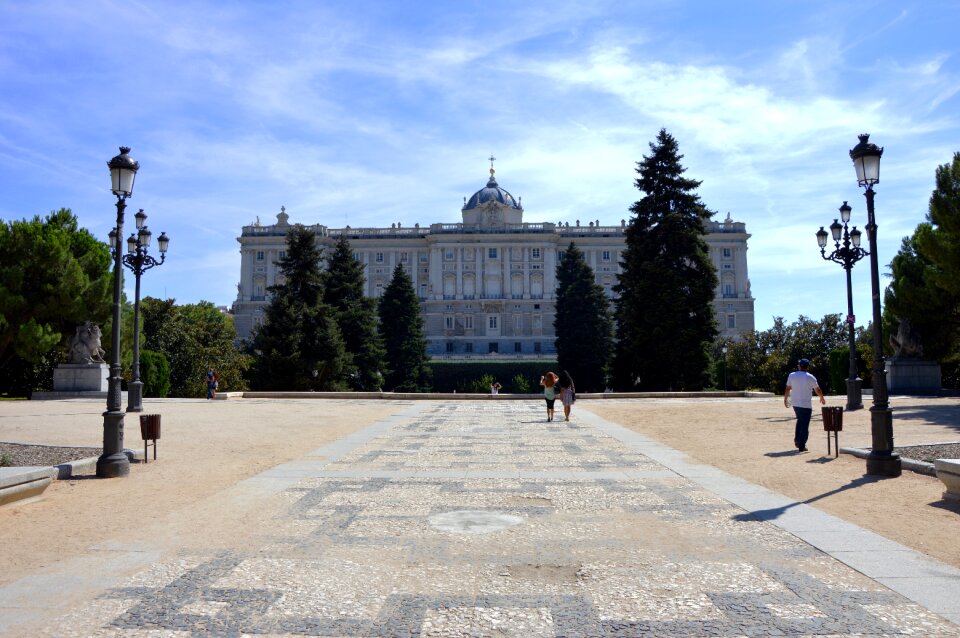 Monarchy abroad holiday