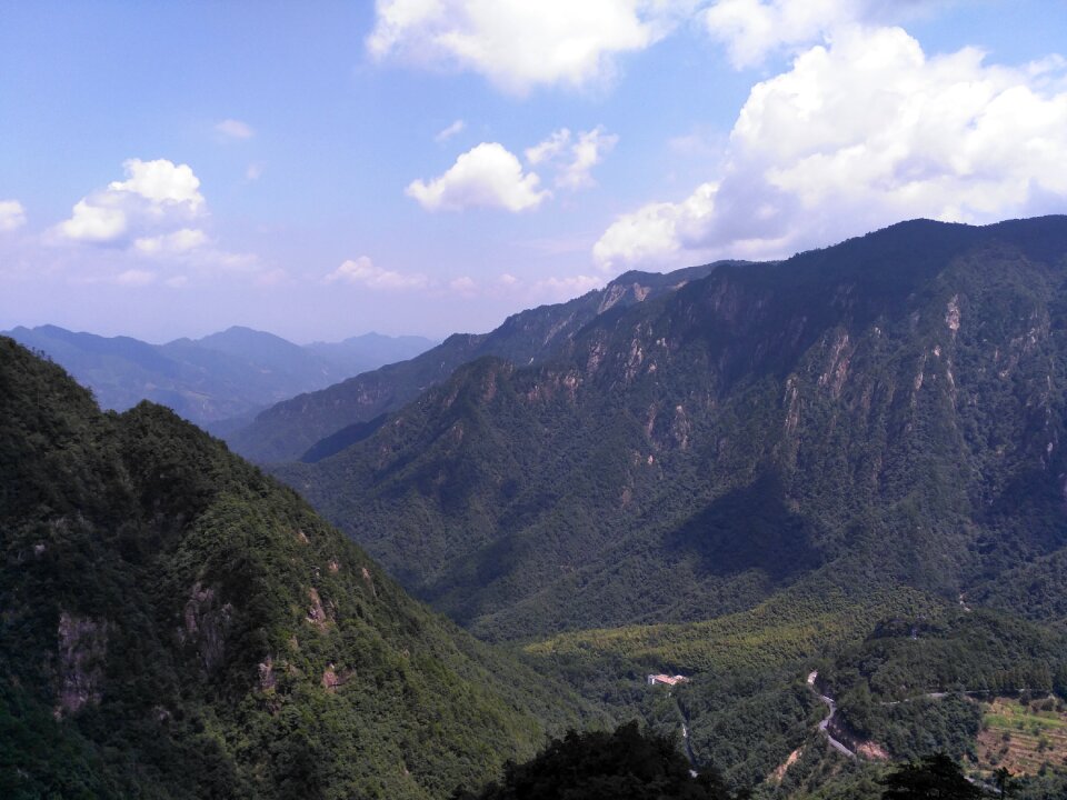 Quiet the mountains clouds