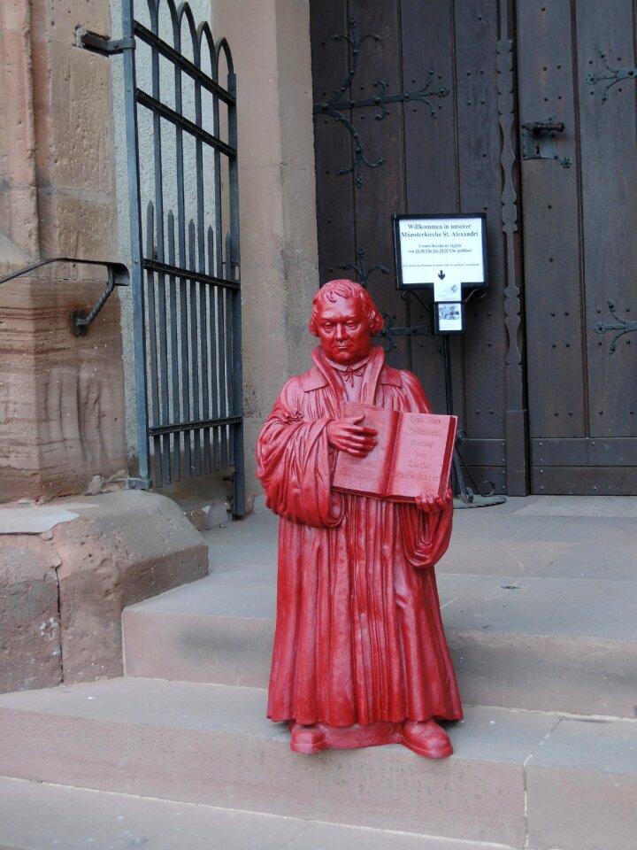 Statue luther year protestant