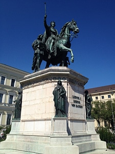 Monument bronze monuments