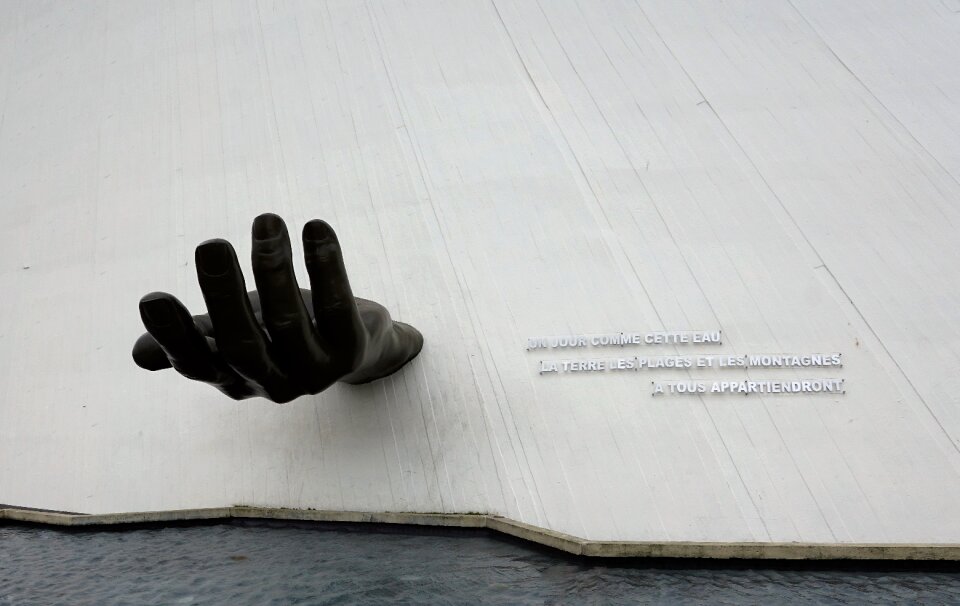 Sculpture hand saying