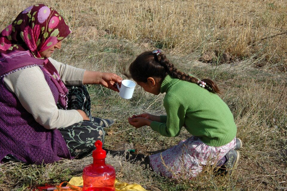 Outdoor countryside washing jands