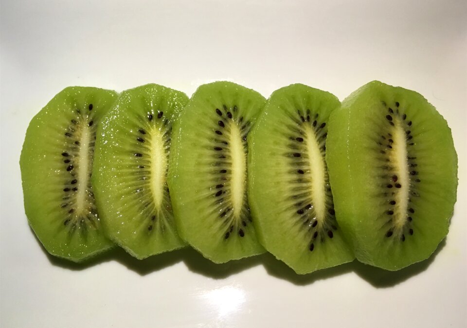 Zhouzhi kiwi green heart kiwi slices kiwi