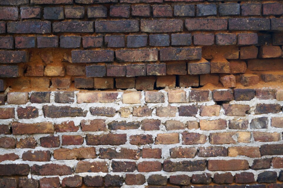 Brick decay gaps photo