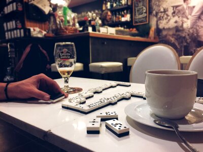 Hand beer game