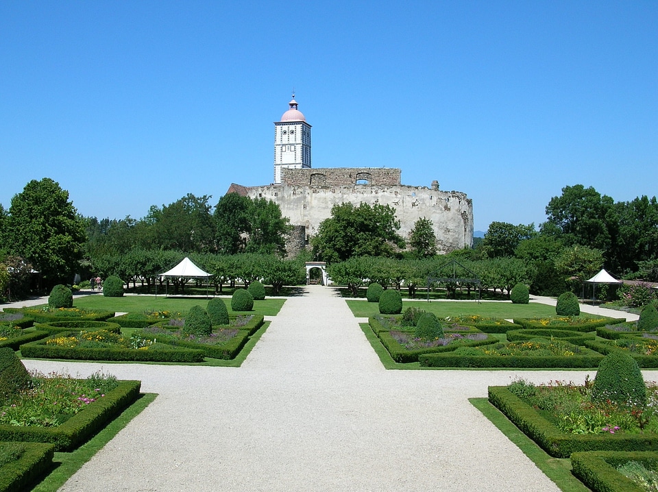 Castle garden schalaburg garden