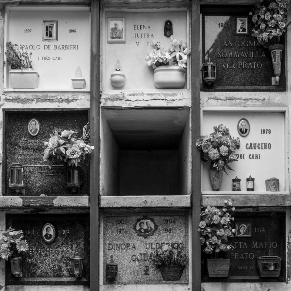 Dead mourning tombstone