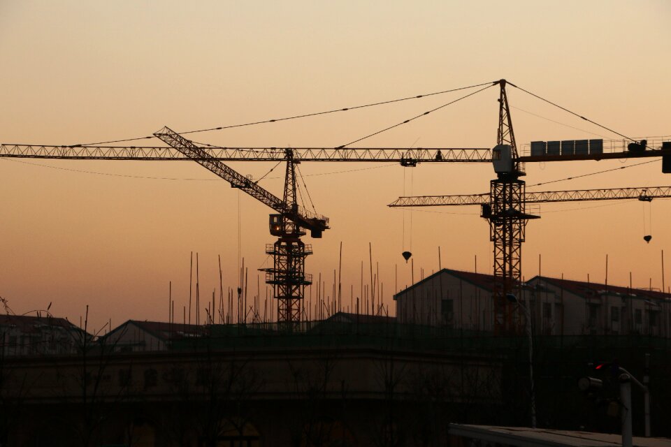 Building background crane