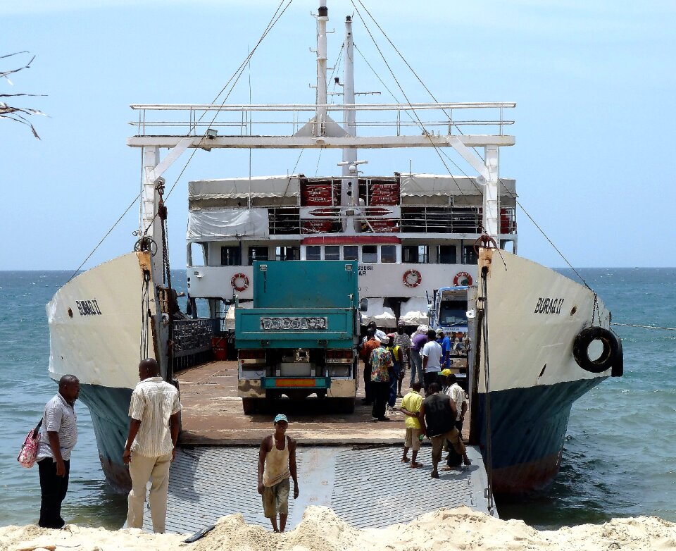 Crossing boat roll on roll off
