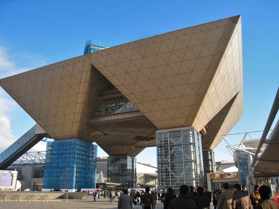 Inverted pyramid international exhibition center tokyo metropolitan area