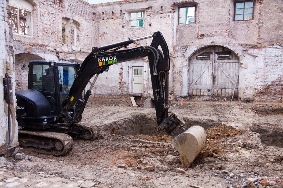 Bagger hole goal window