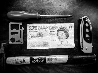 Hammer manly banknote